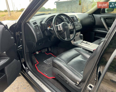 Черный Инфинити FX 35, объемом двигателя 3.5 л и пробегом 188 тыс. км за 7800 $, фото 13 на Automoto.ua