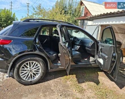 Черный Инфинити FX 35, объемом двигателя 3.5 л и пробегом 310 тыс. км за 8700 $, фото 6 на Automoto.ua