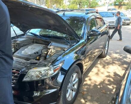 Черный Инфинити FX 35, объемом двигателя 3.5 л и пробегом 300 тыс. км за 9000 $, фото 1 на Automoto.ua