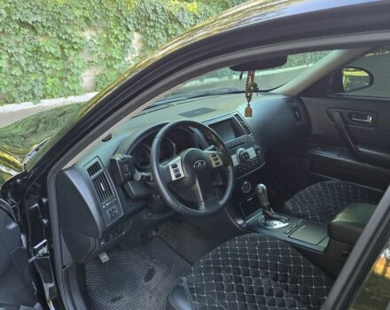 Черный Инфинити FX 35, объемом двигателя 3.5 л и пробегом 205 тыс. км за 9000 $, фото 7 на Automoto.ua