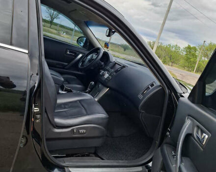 Черный Инфинити FX 35, объемом двигателя 3.5 л и пробегом 178 тыс. км за 11700 $, фото 5 на Automoto.ua