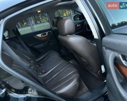 Черный Инфинити FX 35, объемом двигателя 0 л и пробегом 222 тыс. км за 11200 $, фото 60 на Automoto.ua