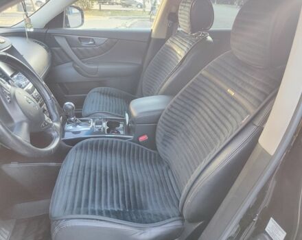 Черный Инфинити FX 35, объемом двигателя 3.5 л и пробегом 660 тыс. км за 12500 $, фото 9 на Automoto.ua