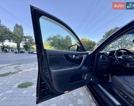 Черный Инфинити FX 35, объемом двигателя 3.5 л и пробегом 221 тыс. км за 11999 $, фото 29 на Automoto.ua