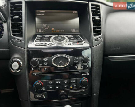 Черный Инфинити FX 35, объемом двигателя 3.5 л и пробегом 150 тыс. км за 13300 $, фото 7 на Automoto.ua