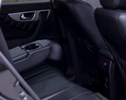 Черный Инфинити FX 35, объемом двигателя 3.5 л и пробегом 256 тыс. км за 13900 $, фото 25 на Automoto.ua