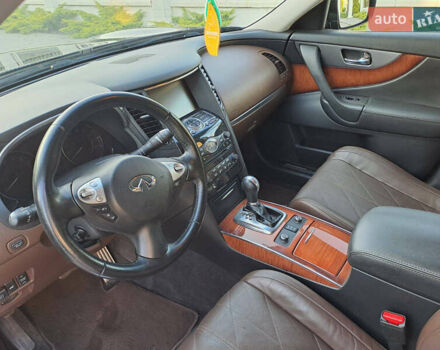 Черный Инфинити FX 35, объемом двигателя 3.5 л и пробегом 182 тыс. км за 15000 $, фото 10 на Automoto.ua
