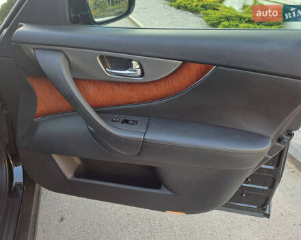 Черный Инфинити FX 35, объемом двигателя 3.5 л и пробегом 182 тыс. км за 15000 $, фото 11 на Automoto.ua