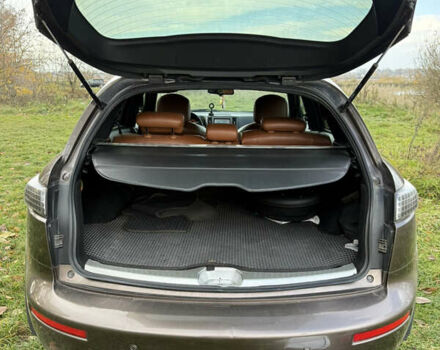 Коричневый Инфинити FX 35, объемом двигателя 3.5 л и пробегом 240 тыс. км за 9500 $, фото 5 на Automoto.ua