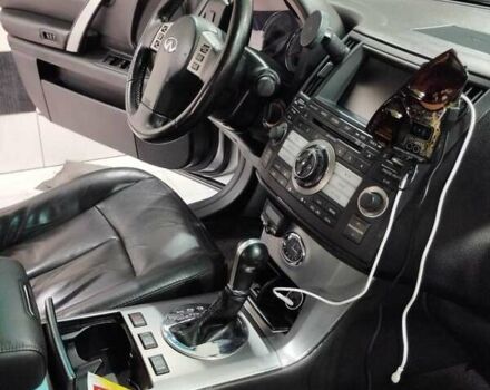 Серый Инфинити FX 35, объемом двигателя 3.5 л и пробегом 199 тыс. км за 12000 $, фото 17 на Automoto.ua