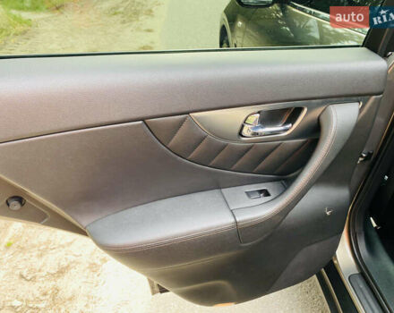 Серый Инфинити FX 35, объемом двигателя 3.5 л и пробегом 255 тыс. км за 11900 $, фото 29 на Automoto.ua