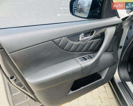 Серый Инфинити FX 35, объемом двигателя 3.5 л и пробегом 257 тыс. км за 11999 $, фото 17 на Automoto.ua