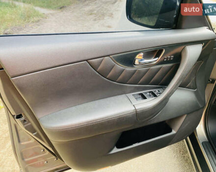 Серый Инфинити FX 35, объемом двигателя 3.5 л и пробегом 255 тыс. км за 11900 $, фото 34 на Automoto.ua