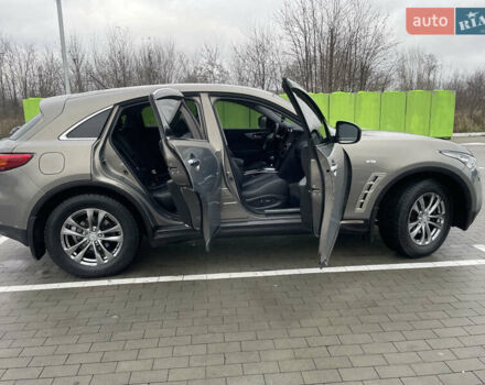 Серый Инфинити FX 35, объемом двигателя 3.5 л и пробегом 181 тыс. км за 14700 $, фото 8 на Automoto.ua