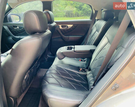 Серый Инфинити FX 35, объемом двигателя 3.5 л и пробегом 255 тыс. км за 11900 $, фото 27 на Automoto.ua