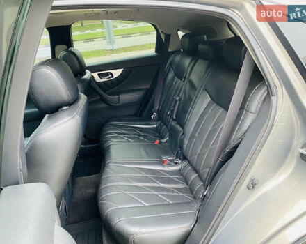 Серый Инфинити FX 35, объемом двигателя 3.5 л и пробегом 257 тыс. км за 11999 $, фото 33 на Automoto.ua