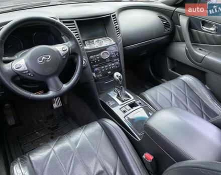 Серый Инфинити FX 35, объемом двигателя 3.5 л и пробегом 257 тыс. км за 11999 $, фото 13 на Automoto.ua
