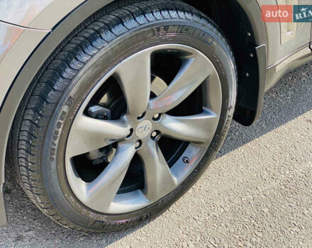 Серый Инфинити FX 35, объемом двигателя 3.5 л и пробегом 255 тыс. км за 11900 $, фото 1 на Automoto.ua