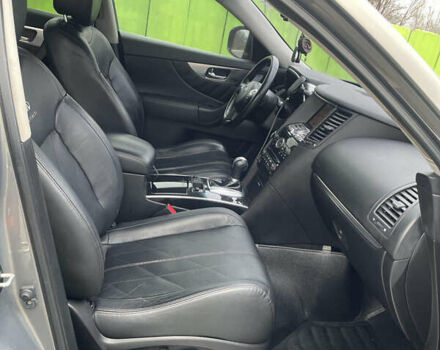 Серый Инфинити FX 35, объемом двигателя 3.5 л и пробегом 181 тыс. км за 14700 $, фото 6 на Automoto.ua