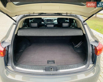 Серый Инфинити FX 35, объемом двигателя 3.5 л и пробегом 257 тыс. км за 11999 $, фото 5 на Automoto.ua