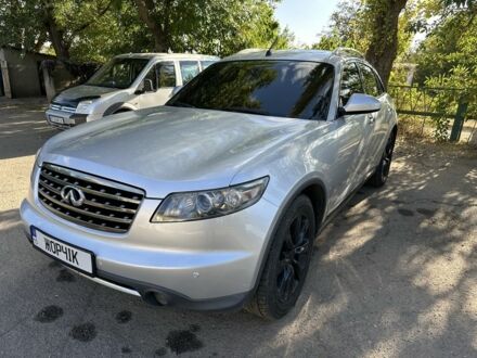 Серый Инфинити FX 35, объемом двигателя 3.5 л и пробегом 220 тыс. км за 9000 $, фото 1 на Automoto.ua