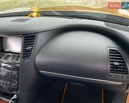 Оранжевый Инфинити FX 35, объемом двигателя 3.5 л и пробегом 150 тыс. км за 11400 $, фото 4 на Automoto.ua