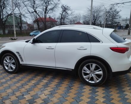 Белый Инфинити FX 37, объемом двигателя 3.7 л и пробегом 265 тыс. км за 12900 $, фото 5 на Automoto.ua