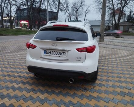 Белый Инфинити FX 37, объемом двигателя 3.7 л и пробегом 265 тыс. км за 12900 $, фото 4 на Automoto.ua