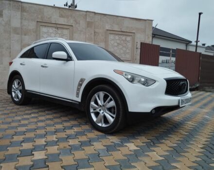 Белый Инфинити FX 37, объемом двигателя 3.7 л и пробегом 265 тыс. км за 12900 $, фото 1 на Automoto.ua