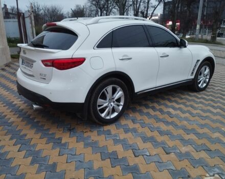 Белый Инфинити FX 37, объемом двигателя 3.7 л и пробегом 265 тыс. км за 12900 $, фото 3 на Automoto.ua