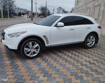 Белый Инфинити FX 37, объемом двигателя 3.7 л и пробегом 265 тыс. км за 12900 $, фото 6 на Automoto.ua