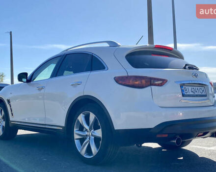 Белый Инфинити FX 37, объемом двигателя 3.7 л и пробегом 137 тыс. км за 19500 $, фото 2 на Automoto.ua