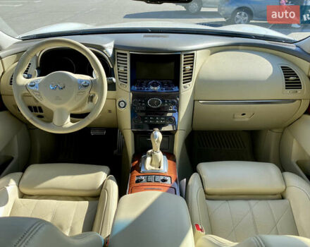 Белый Инфинити FX 37, объемом двигателя 3.7 л и пробегом 137 тыс. км за 19500 $, фото 14 на Automoto.ua