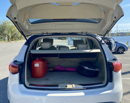 Белый Инфинити FX 37, объемом двигателя 3.7 л и пробегом 137 тыс. км за 19500 $, фото 11 на Automoto.ua