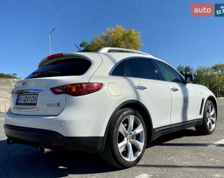 Белый Инфинити FX 37, объемом двигателя 3.7 л и пробегом 137 тыс. км за 19500 $, фото 4 на Automoto.ua