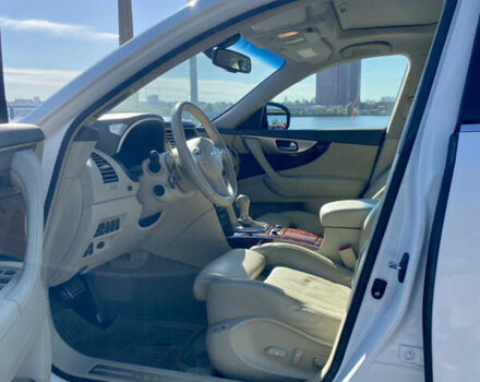 Белый Инфинити FX 37, объемом двигателя 3.7 л и пробегом 137 тыс. км за 19500 $, фото 9 на Automoto.ua