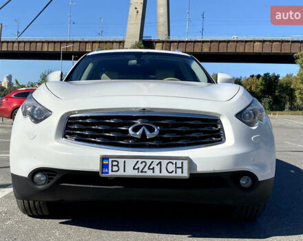 Белый Инфинити FX 37, объемом двигателя 3.7 л и пробегом 137 тыс. км за 19500 $, фото 7 на Automoto.ua
