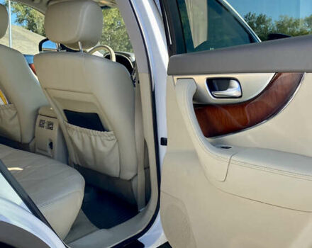 Белый Инфинити FX 37, объемом двигателя 3.7 л и пробегом 137 тыс. км за 19500 $, фото 12 на Automoto.ua