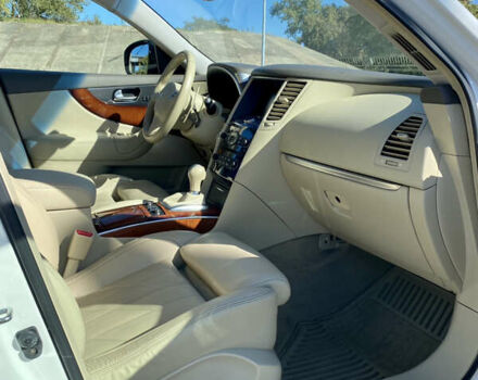 Белый Инфинити FX 37, объемом двигателя 3.7 л и пробегом 137 тыс. км за 19500 $, фото 13 на Automoto.ua