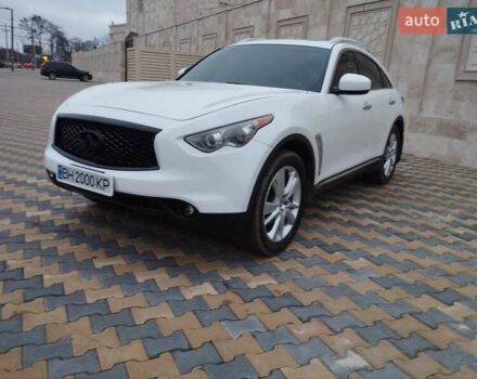 Белый Инфинити FX 37, объемом двигателя 3.7 л и пробегом 265 тыс. км за 12900 $, фото 3 на Automoto.ua