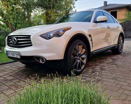 Белый Инфинити FX 37, объемом двигателя 3.7 л и пробегом 183 тыс. км за 16400 $, фото 2 на Automoto.ua