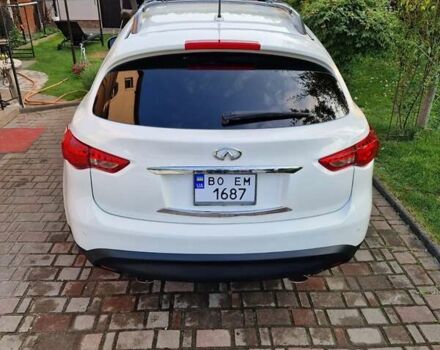 Белый Инфинити FX 37, объемом двигателя 3.7 л и пробегом 183 тыс. км за 16400 $, фото 10 на Automoto.ua