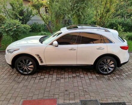 Белый Инфинити FX 37, объемом двигателя 3.7 л и пробегом 183 тыс. км за 16400 $, фото 17 на Automoto.ua