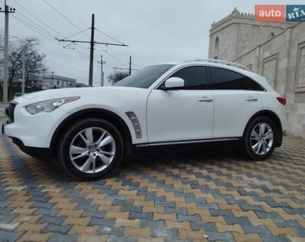 Белый Инфинити FX 37, объемом двигателя 3.7 л и пробегом 265 тыс. км за 12900 $, фото 2 на Automoto.ua