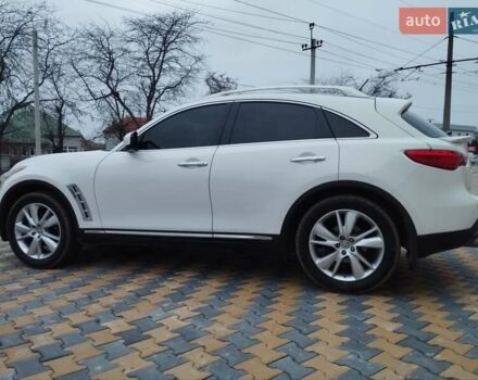 Белый Инфинити FX 37, объемом двигателя 3.7 л и пробегом 265 тыс. км за 12900 $, фото 5 на Automoto.ua