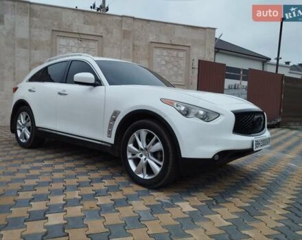 Белый Инфинити FX 37, объемом двигателя 3.7 л и пробегом 265 тыс. км за 12900 $, фото 6 на Automoto.ua