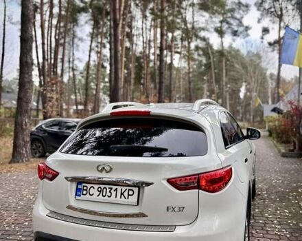 Белый Инфинити FX 37, объемом двигателя 3.7 л и пробегом 160 тыс. км за 14900 $, фото 4 на Automoto.ua