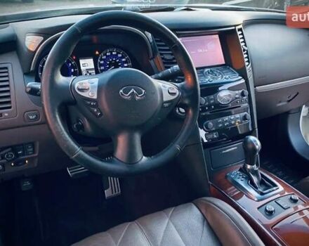 Белый Инфинити FX 37, объемом двигателя 3.7 л и пробегом 160 тыс. км за 14900 $, фото 12 на Automoto.ua