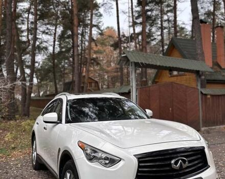 Белый Инфинити FX 37, объемом двигателя 3.7 л и пробегом 160 тыс. км за 14900 $, фото 2 на Automoto.ua