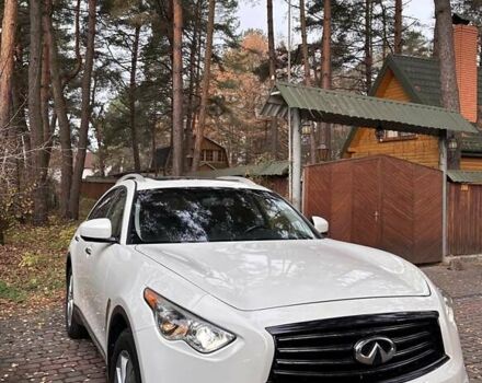 Белый Инфинити FX 37, объемом двигателя 3.7 л и пробегом 160 тыс. км за 14900 $, фото 6 на Automoto.ua